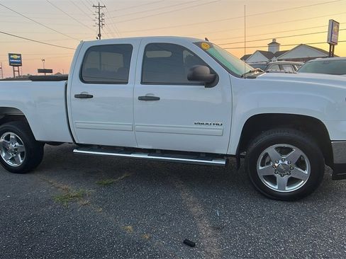 Used 2014 GMC Sierra 2500 SLE w/ SLE Preferred Package image 4
