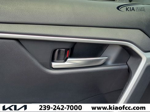 Used 2021 Toyota RAV4 XLE w/ Convenience Package FWD image 18