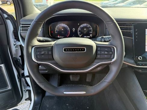 Used 2024 Jeep Wagoneer L Series II w/ Flexible Seating Group image 17