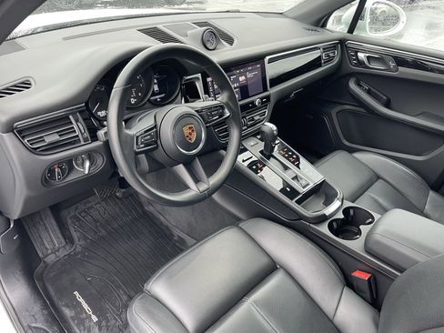 Used 2022 Porsche Macan image 13