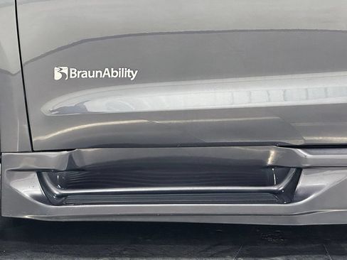 Used 2022 Chrysler Pacifica Touring-L FWD image 14