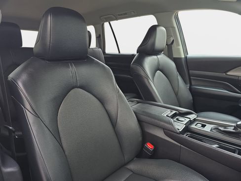 Used 2025 Toyota Grand Highlander AWD image 12
