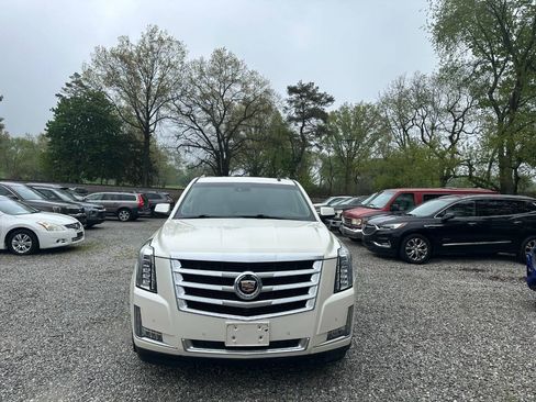 Used 2015 Cadillac Escalade ESV Luxury AWD/4WD image 2