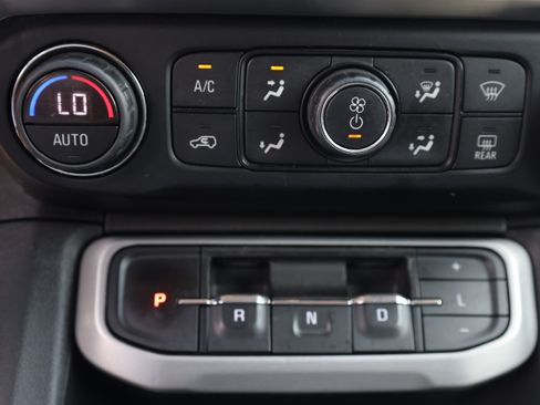 Used 2023 GMC Acadia SLT AWD/4WD image 9