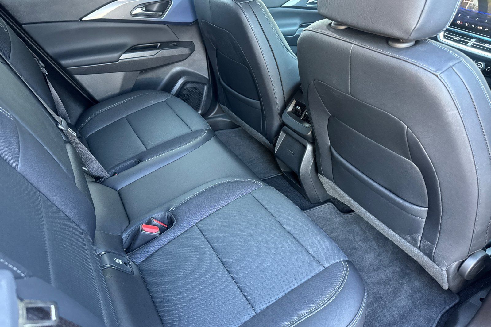 Used 2024 Chevrolet Equinox EV LT FWD image 17
