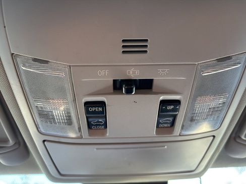 Used 2018 Toyota RAV4 Limited image 17