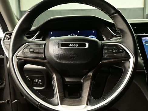 Used 2022 Jeep Grand Cherokee Limited image 23