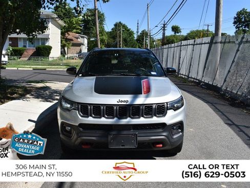 Used 2025 Jeep Compass Trailhawk AWD/4WD image 2