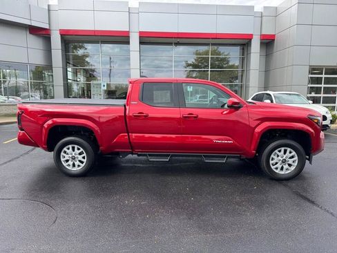 Certified 2025 Toyota Tacoma SR5 AWD/4WD image 2