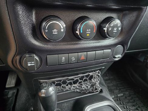 Used 2015 Jeep Wrangler Unlimited Sport AWD/4WD image 22