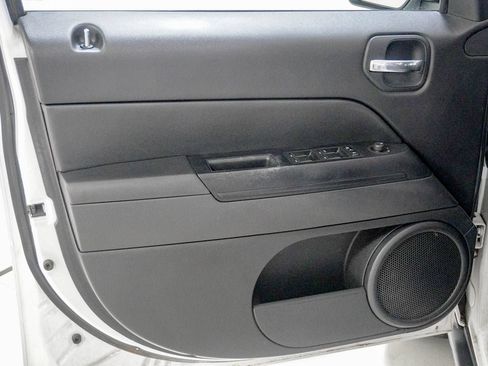 Used 2015 Jeep Patriot Latitude AWD/4WD image 15