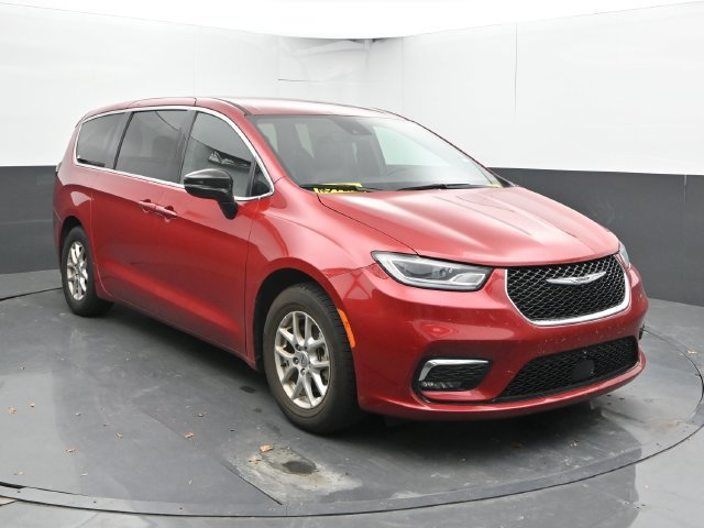 Used 2025 Chrysler Pacifica Select FWD image 6