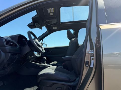 Used 2025 Subaru Forester Premium AWD/4WD image 5