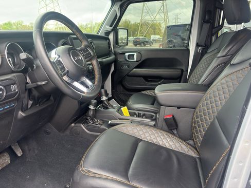 Used 2023 Jeep Wrangler Unlimited Sahara image 2