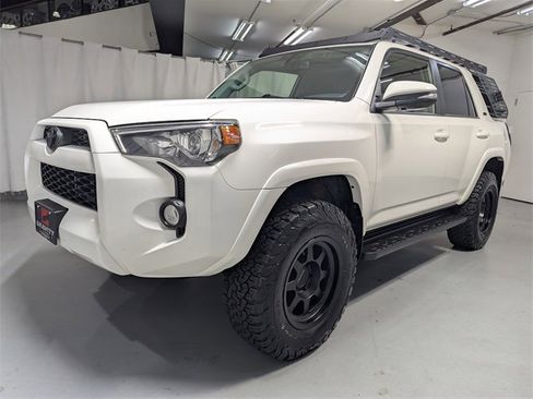 Used 2018 Toyota 4Runner SR5 Premium image 5