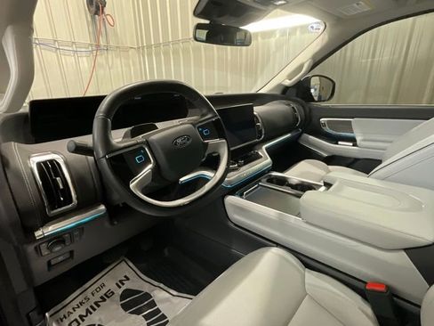 Used 2025 Ford Expedition Platinum w/ Platinum Ultimate Package image 9