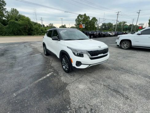 Used 2021 Kia Seltos S FWD image 2