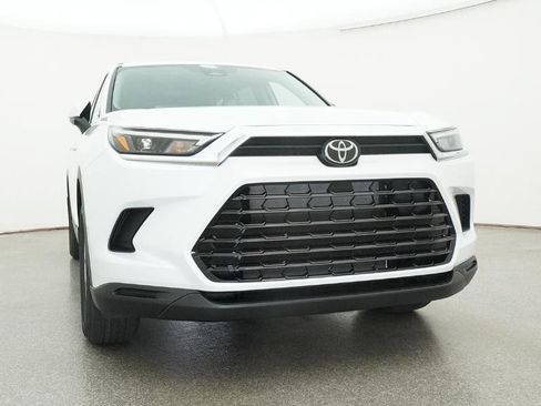 New 2026 Toyota Grand Highlander FWD image 33