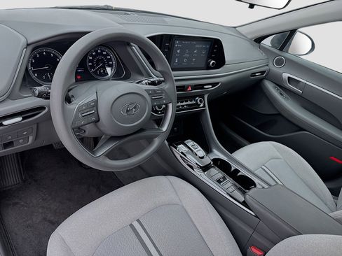 Used 2021 Hyundai Sonata SE w/ Preferred Accessory Package FWD image 7