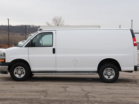 Used 2024 Chevrolet Express 2500 w/ Driver Convenience Package RWD image 4