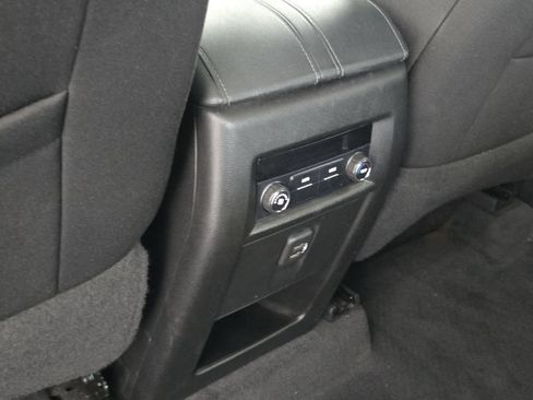 Used 2022 Chevrolet Traverse LT FWD image 33