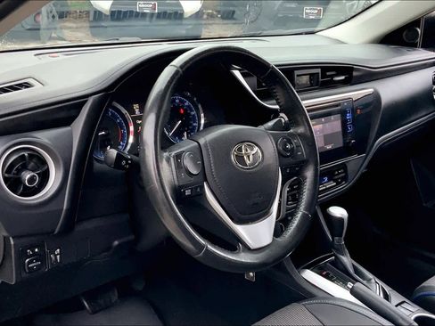 Used 2018 Toyota Corolla SE FWD image 17