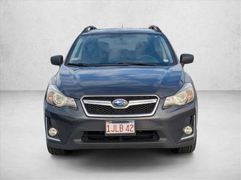 Used 2017 Subaru Crosstrek 2.0i image 2