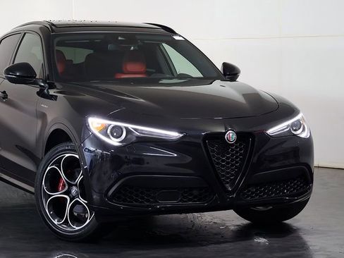 Used 2023 Alfa Romeo Stelvio Veloce AWD/4WD image 6