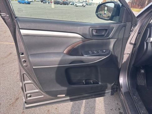 Used 2019 Toyota Highlander LE image 38