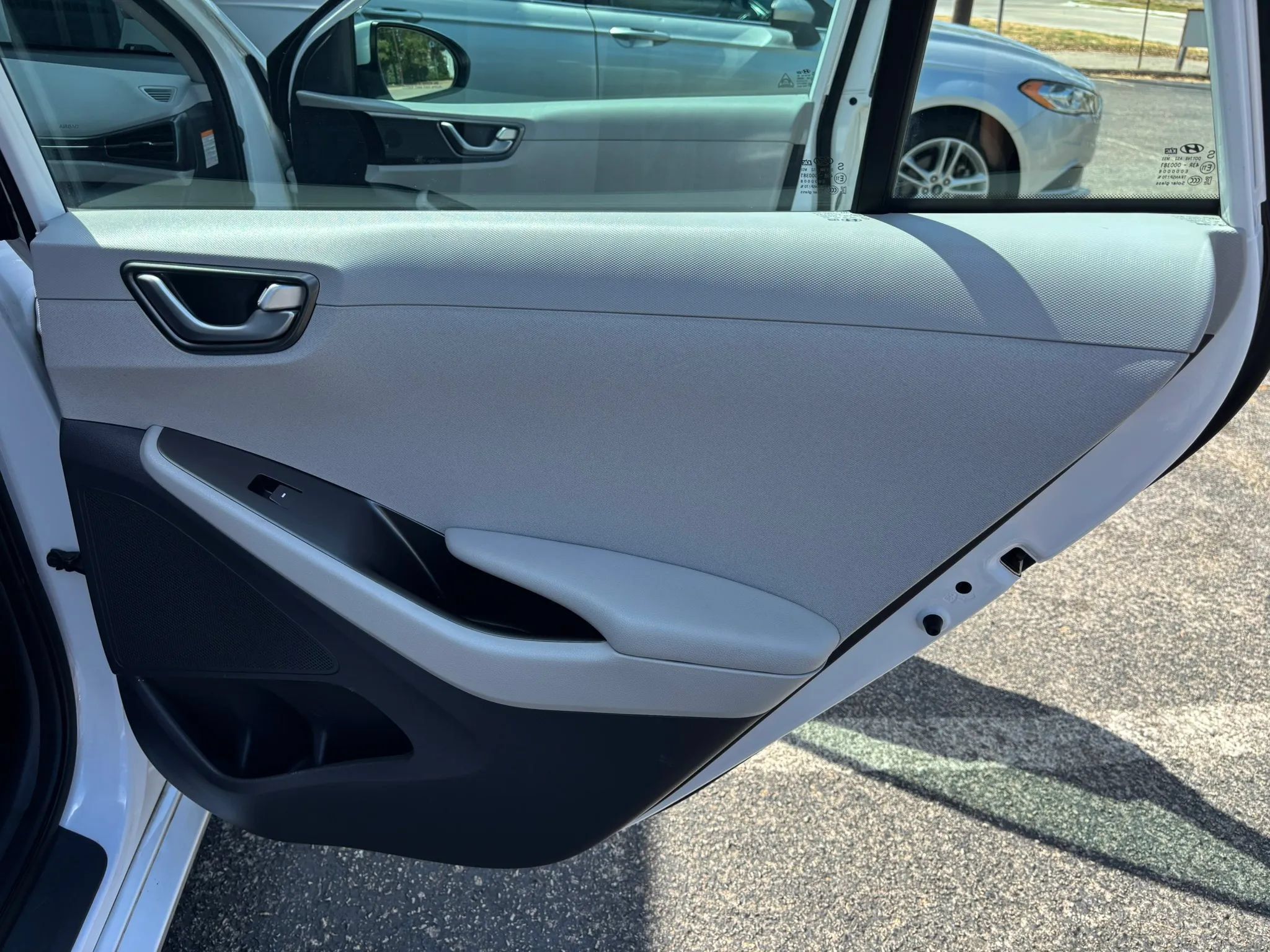 Used 2020 Hyundai Ioniq Blue FWD image 18