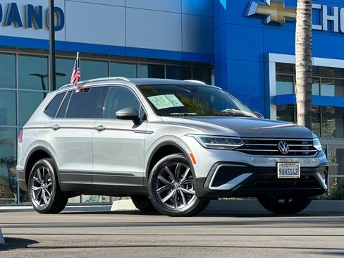 Used 2022 Volkswagen Tiguan SE image 2