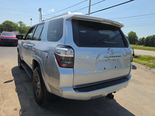 Used 2018 Toyota 4Runner SR5 AWD/4WD image 2