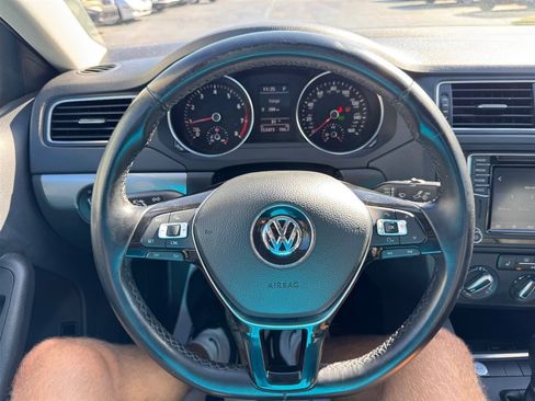 Used 2018 Volkswagen Jetta SE FWD image 11