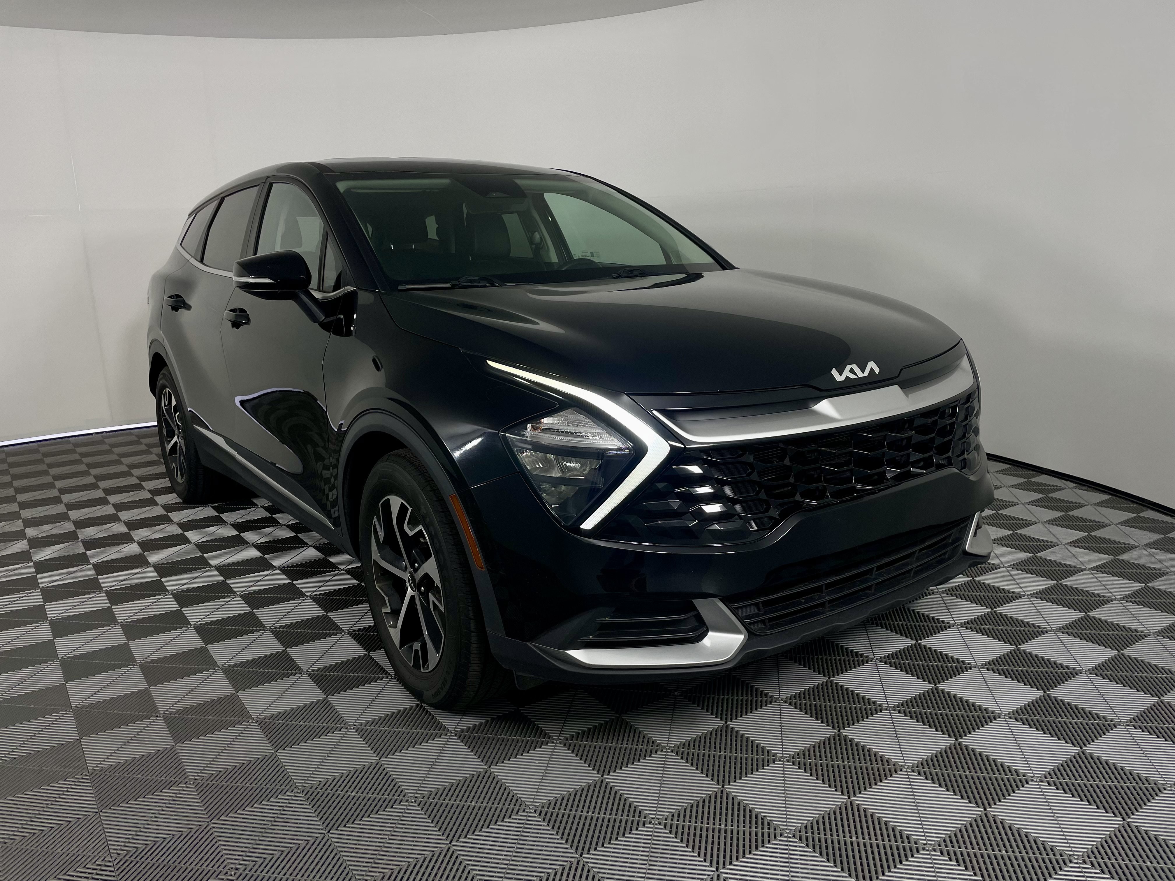 Used 2023 Kia Sportage EX FWD image 7