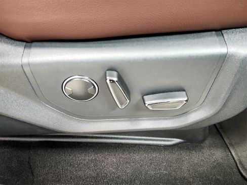 Used 2024 Ford Expedition Limited image 41