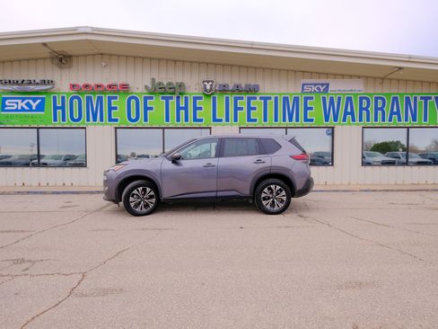 Used 2023 Nissan Rogue SV image 3