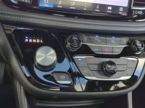 New 2026 Chrysler Pacifica Limited AWD/4WD image 32