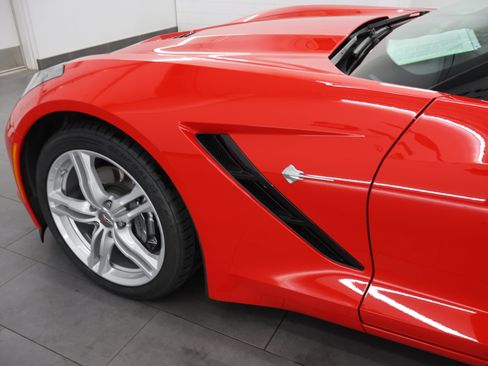 Used 2017 Chevrolet Corvette Stingray Coupe w/ 1LT RWD image 29