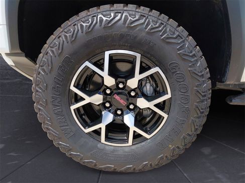 New 2025 GMC Canyon AT4 w/ AT4X Package image 14
