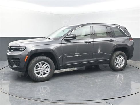 New 2025 Jeep Grand Cherokee Laredo image 2