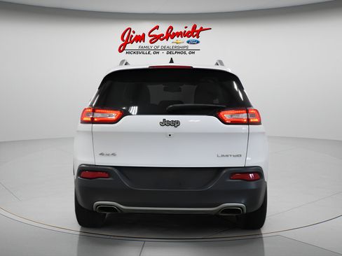 Used 2016 Jeep Cherokee Limited w/ Luxury Group AWD/4WD image 4
