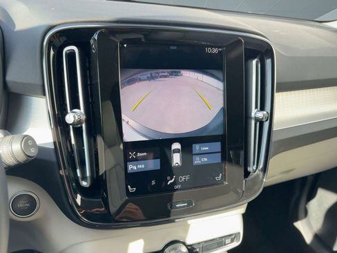 Certified 2021 Volvo XC40 T5 Momentum w/ Climate Package image 22