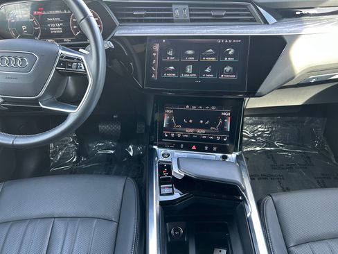 Used 2023 Audi e-tron Premium Plus w/ Premium Plus Package image 4