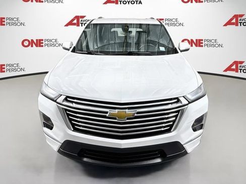Used 2022 Chevrolet Traverse Premier FWD image 2