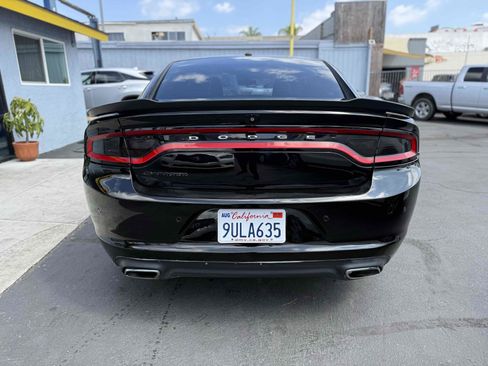 Used 2018 Dodge Charger SXT w/ Blacktop Package image 6