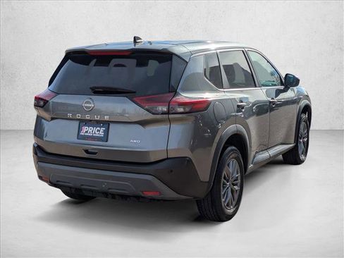 Used 2023 Nissan Rogue S image 5