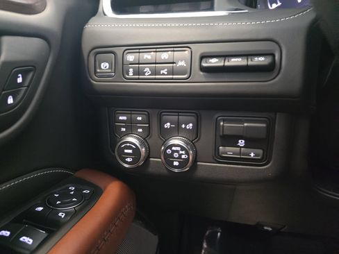 Used 2023 GMC Yukon Denali Ultimate AWD/4WD image 21