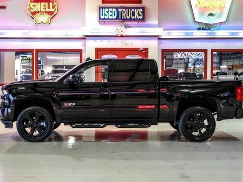 Used 2018 Chevrolet Silverado 1500 LTZ Z71 w/ Midnight Edition image 12