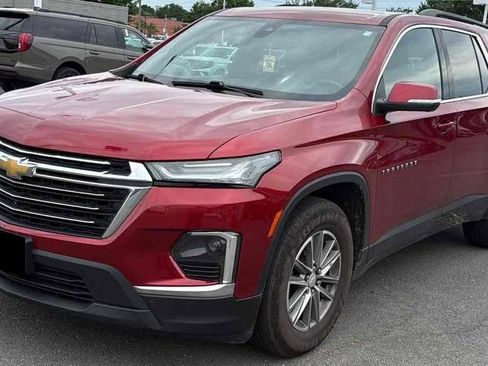 Used 2023 Chevrolet Traverse LT w/ Rear Camera Mirror Package AWD/4WD image 1