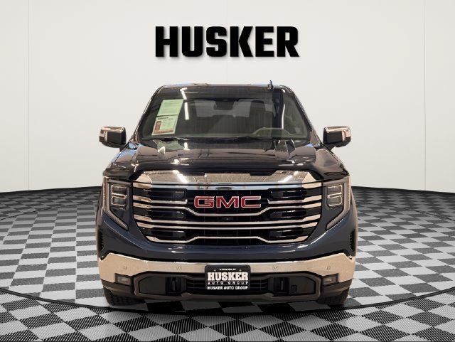 Used 2022 GMC Sierra 1500 SLT w/ SLT Premium Plus Package AWD/4WD image 8